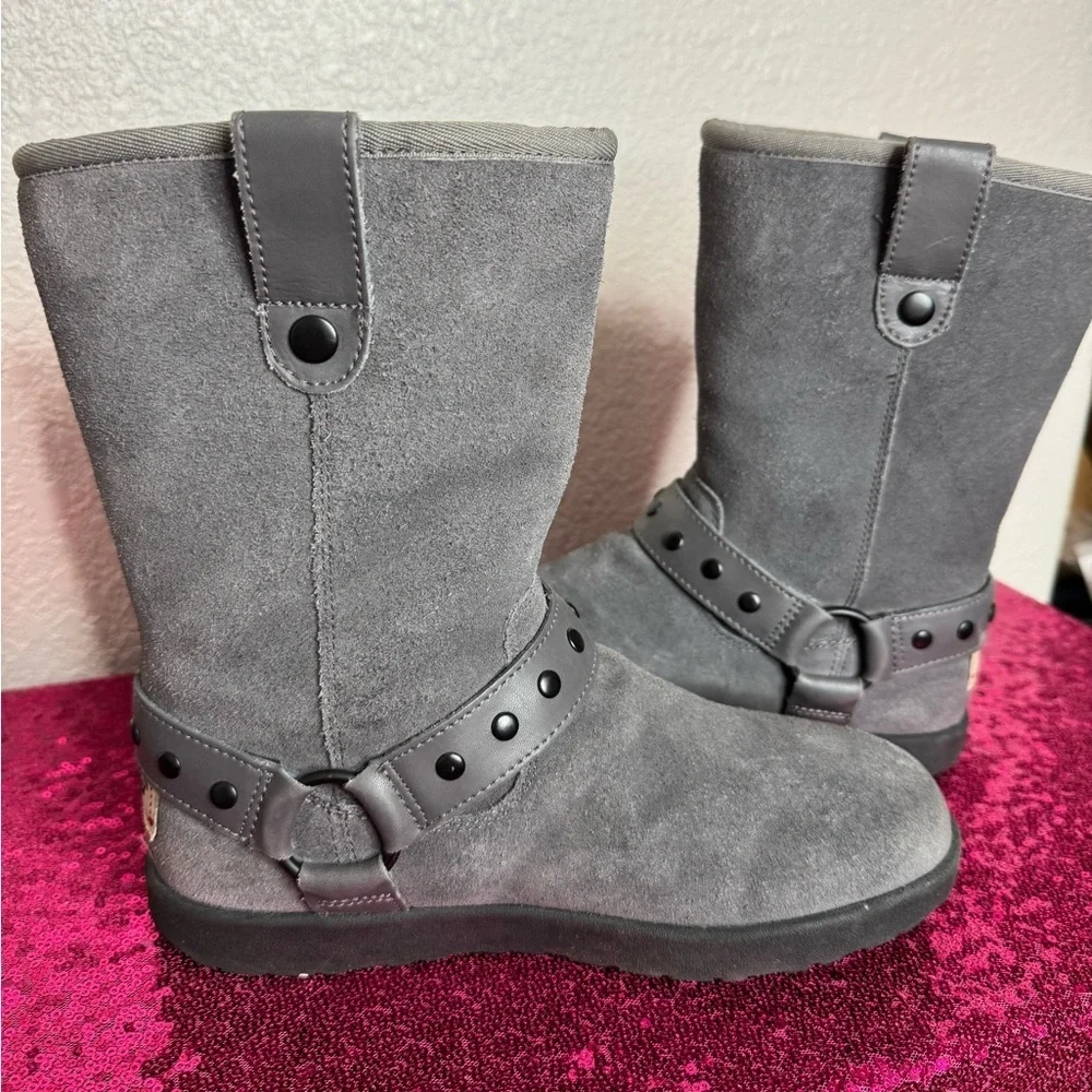 UGG 🩶 Light Charcoal Fur Boots with Ankle Strap, Heart Accent (Size 5)